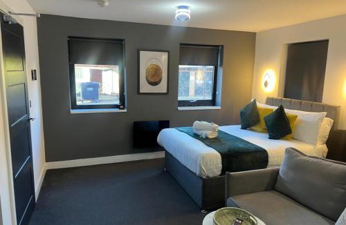 Peterborough Apartment | Modern Serviced Studio - Affordable Luxury with Free WIFI Free Parking Flat Screen Smart TV
