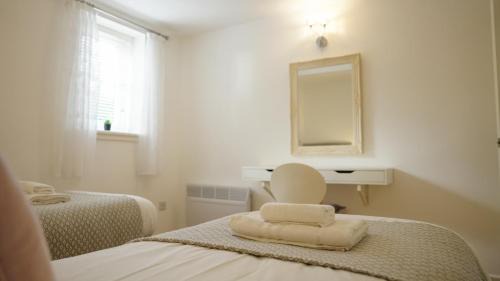 Stratford-upon-Avon Apartment | Croft House Apartments - Owl's Hoot & Antlers
