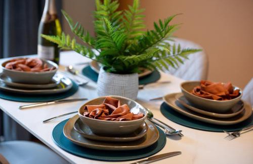 Bourne House | Marriott House sleeps 5 in Bourne with parking