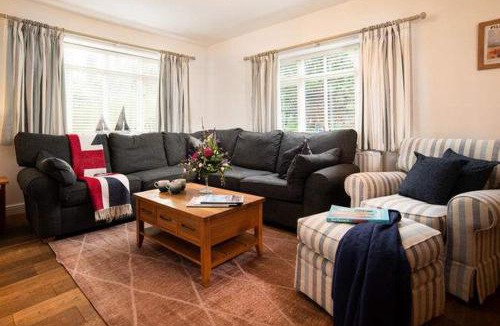 Muston House | Beach Approach House - 30 steps from beach - Luxury house - kids slide and chill-out room - amazing location - garden