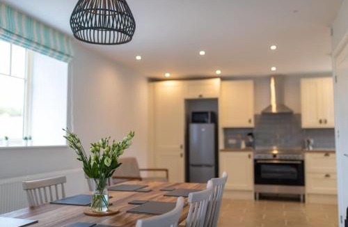 Worksop Apartment | Mowerina - Dog-Friendly Barn Conversion with a Hot Tub