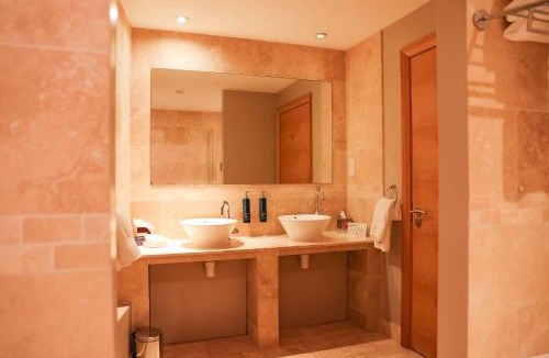 Bletchley Hotel | DoubleTree By Hilton Milton Keynes