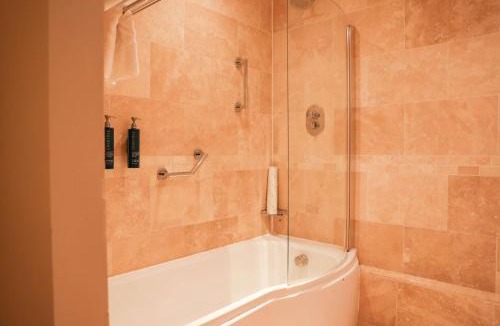 Bletchley Hotel | DoubleTree By Hilton Milton Keynes