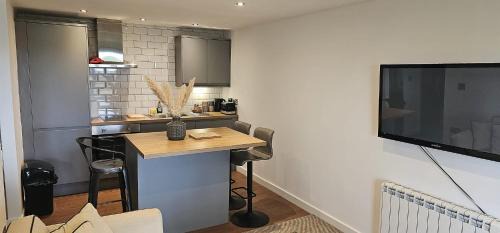Morcott Apartment | Rutland Point apartment Perfect for contractors plenty of parking
