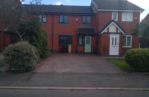 Bolton House | 2 Bed House - Sleeps 4 - Pets - Garden - Parking