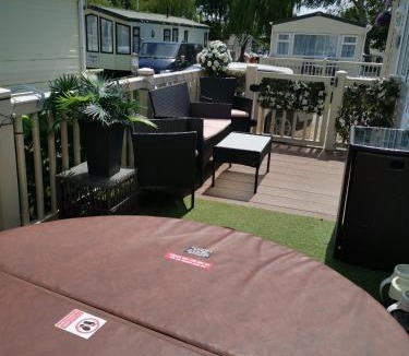 Tattershall Resort | 3 bedroom caravan with hot tub Tattershall lakes