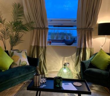 Thornham Bed & Breakfast | No33 THORNHAM BOUTIQUE SUITES