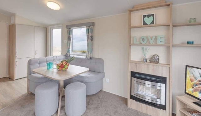 Caravan - Sleeps6-pet Friendly-parking Available
