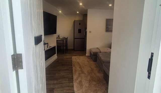 Spacious & Luxury 2BR Flat in Calverton