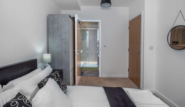 Brand New- Central 2 Bedroom Flat for 6 Guests