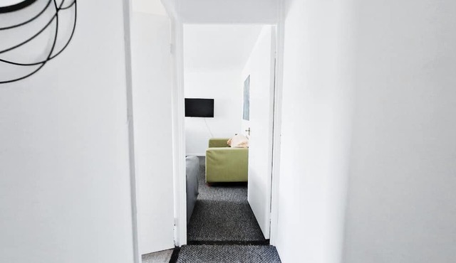 Comfy 3BR Flat on Quiet Street