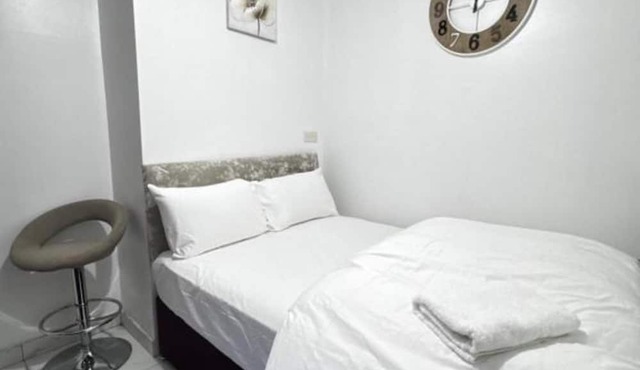 OYO Unique Guestroom - Farnworth, Easy Access to Bolton
