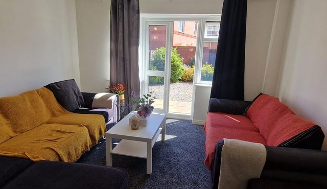 Housesleeps5-garden-parking-familyfriendly