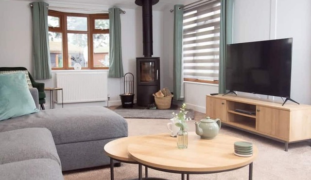 Stunning 3 Bedroom Lodge With Hot Tub in York