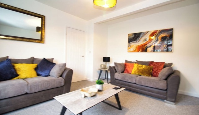 3 Bed, Sleeps 5, Pet Friendly, Free Parking