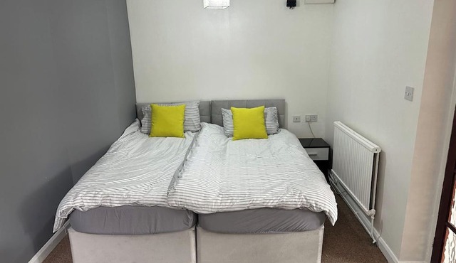 1 Bedroom - Sleeps 3 - Free Parking