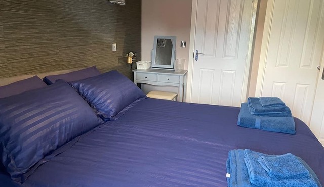 Fantastic, pet Friendly 3 Bedroom House in Bedford