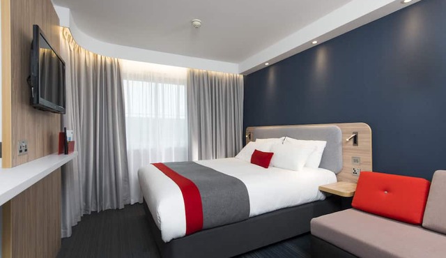 Holiday Inn Express Milton Keynes by IHG
