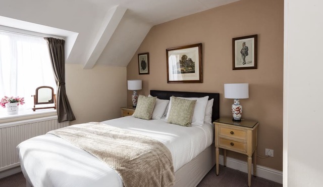 Brook Whipper-In Hotel