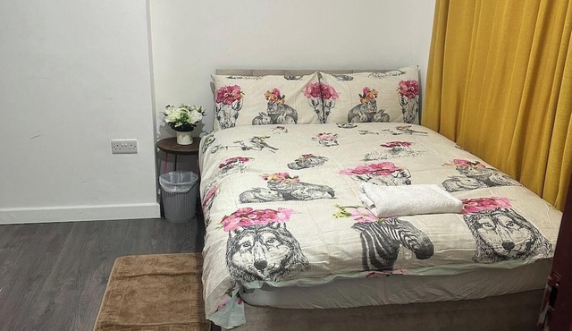 House Sleeps 6 With Parking
