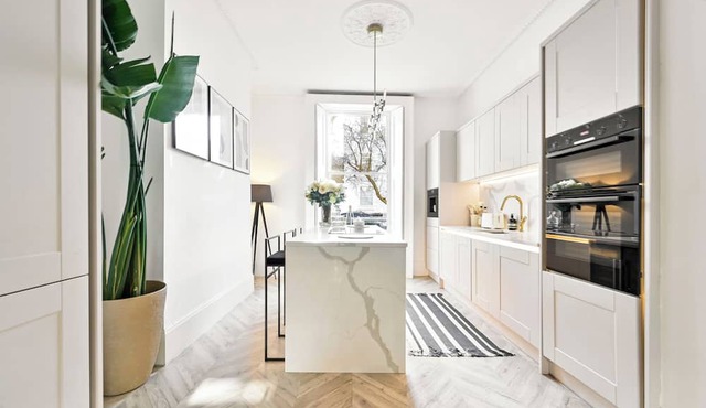 2 Bed Chelsea Townhouse Sleeps 5 - Pet Friendly