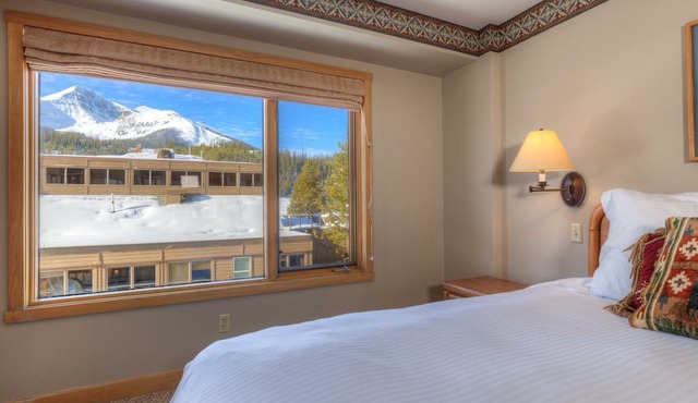 Summit View- Big Sky Shoshone Ski in/Out, Heated Pool in Big Sky