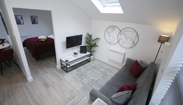 The Den - King BED 5 min Walk to City Centre
