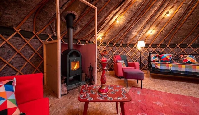 Beautiful Giant Glamping Yurt: Sleeps 8