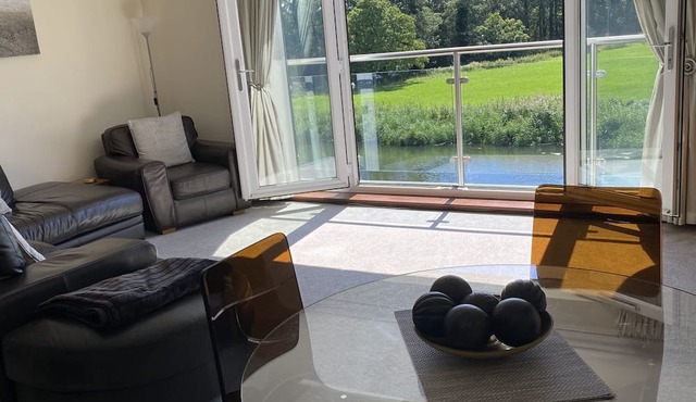 2BR &2 Bath Riverside Penthouse | 2 Parking | View