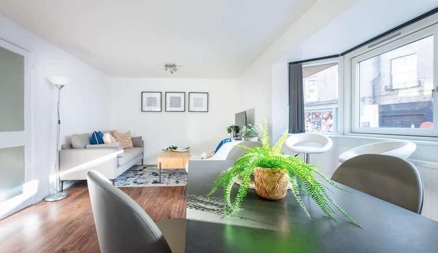City Center,2 Bedroom Apartment with Parking