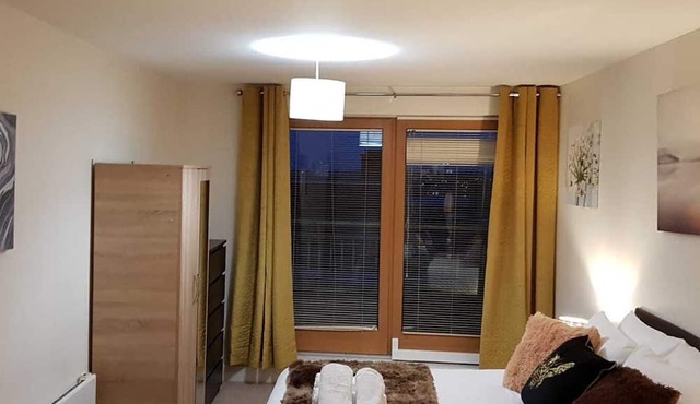 KCS Birmingham City Apartment with Balcony/Parking