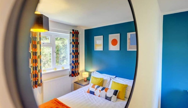 Vicarage Lane Apt | 2 bed | Sleeps 5 | Harbury near Leamington & M40 | Inspire Homes