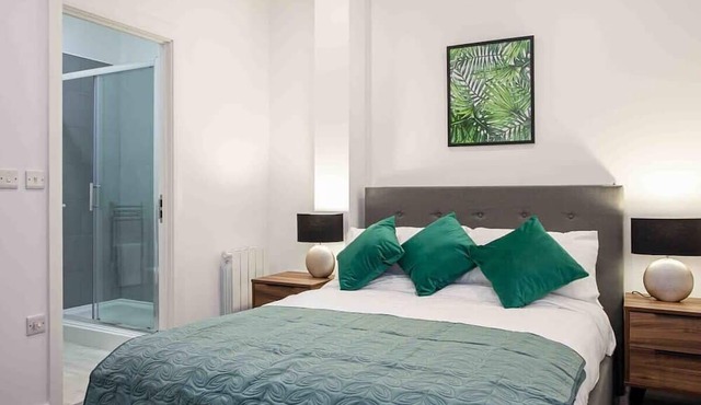 Modern & Stylish 1 Bedroom Apartment in Bolton