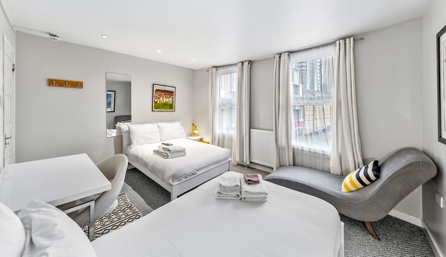 Very large zone1 Central Apt *slps 6 - Roof Terrace + Super Wifi