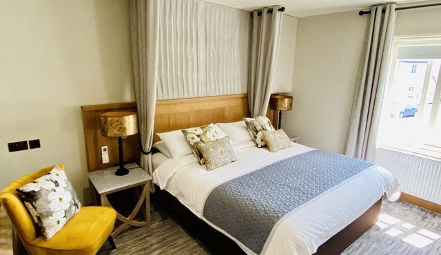 The Seagrave Suite with En-suite Bathroom