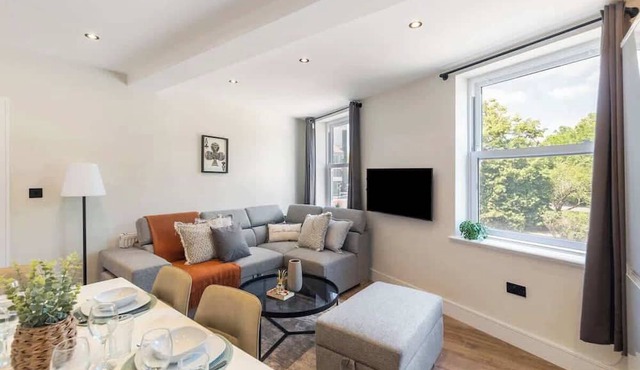 Apartment near kew gardens w/kitchen