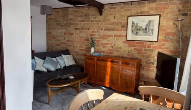 Cottage 1, a Cosy Retreat with Secure Parking