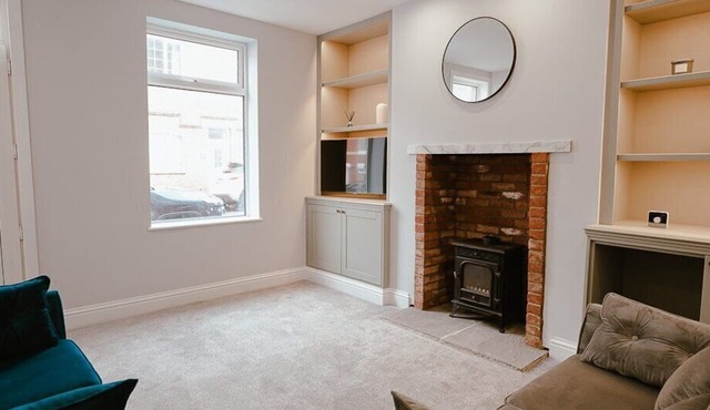 Charming 3 Bedroom Townhouse - Centrally Located