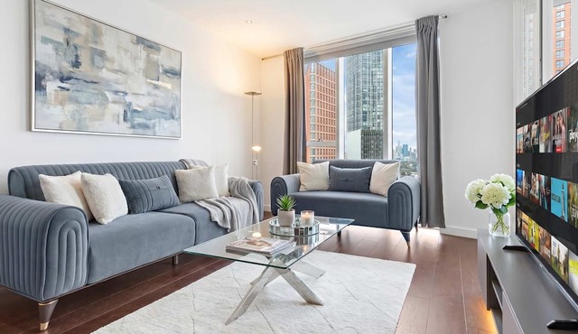 ELEVATED SHARD VIEW PANORAMIC SECRET STAY, Top Floor Penthouse, Gym and Rooftop