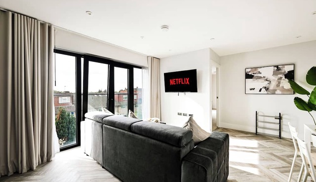 4-Guest North London | Piccadilly Line into Zone 1