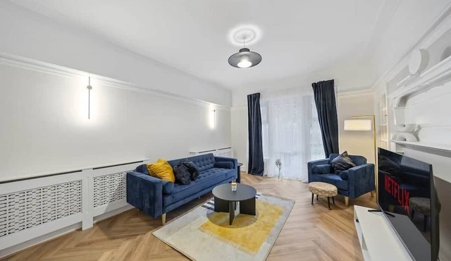 London: 4 bedroom house with garden and driveway