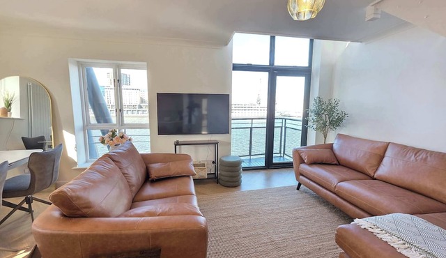 Bright Modern 2BR Flat Sleeps 5 Royal Docks