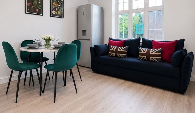 Modern 2-bedroom King's Cross flat near Regent's Park & Camden with washer/dryer