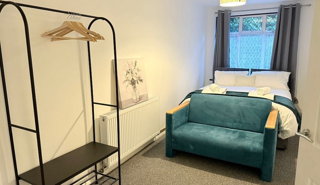 Spacious 4-Bed Home | Sleeps 7 | Free Parking | Ideal for Families & Contractors