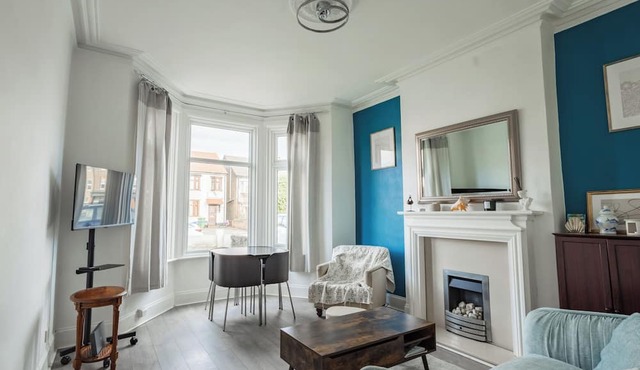 Convenient 1-Bed Flat Near Queen’s Hospital with High Speed Wifi
