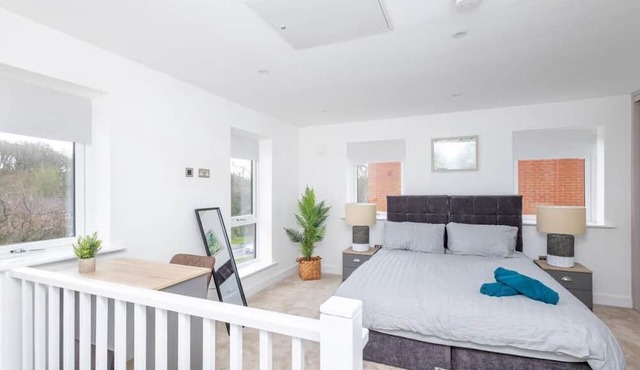 2 Bed 2 Bath | Parking | EV Plug | WiFi | En-suite's | Master King Size Bed
