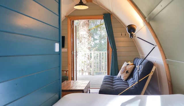 Deluxe Cosy Cabin With Wood Fired Hot Tub