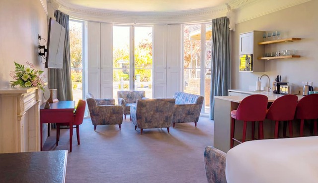 Poets 24 Apartments