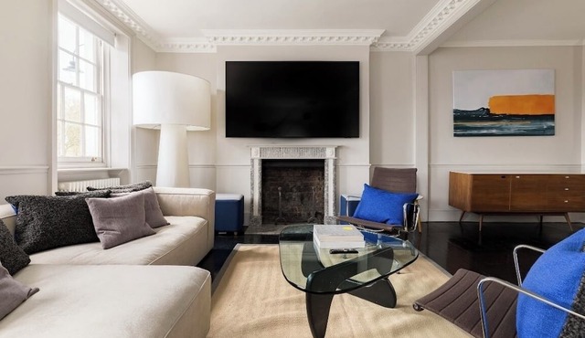 Chelsea House By The Thames