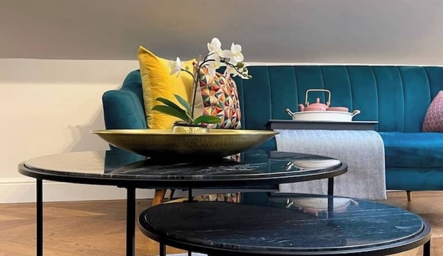 Urban Townhouse | 2BR | Stylish Loft | Prime Spot
